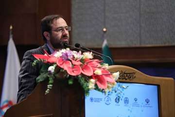 تقدیر از مدیریت نظارت بر فرآورده‌های خوراکی، آشامیدنی، آرایشی و بهداشتی معاونت غذا و دارو دانشگاه علوم پزشکی هرمزگان در همایش رو