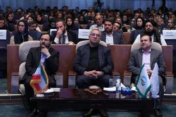 تقدیر از مدیریت نظارت بر فرآورده‌های خوراکی، آشامیدنی، آرایشی و بهداشتی معاونت غذا و دارو دانشگاه علوم پزشکی هرمزگان در همایش رو
