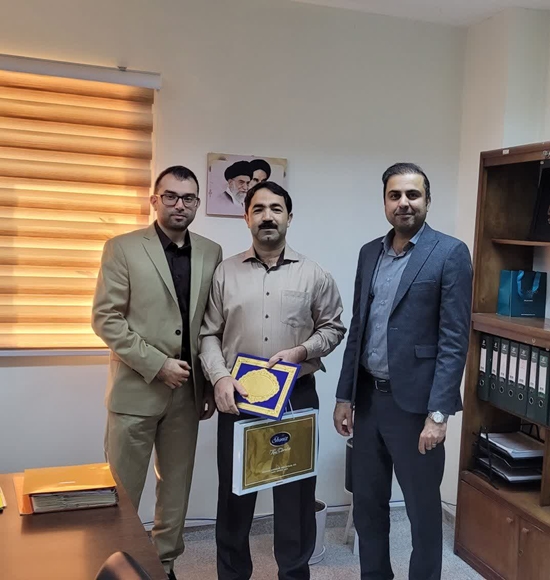 تقدیراز پژوهشگر منتخب و کارشناس آزمایشگاه معاونت غذا ودارو هرمزگان 
